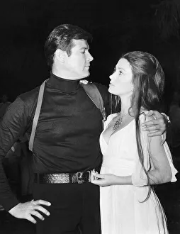 Roger Moore Actor James Bond'with Jane Seymour Solitaire