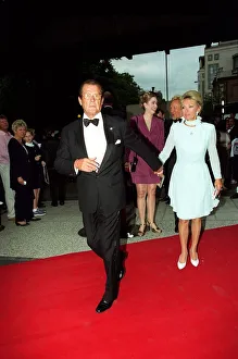 Roger Moore Actor July 98 Arriving for the premiere of Doctor Doolittle