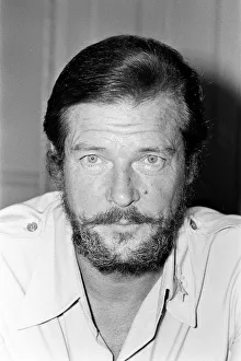 00949 Prints: Roger Moore who is in London for the World charity premiere of the new James Bond film