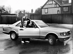 00253 Prints: Ron Atkinson. Manchester United manager with his Mercedes car. January 1986 P003655