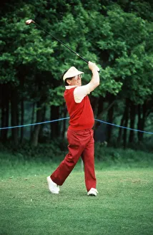 00130 Prints: Ronnie Corbett plays at the Four Stars Golf Tounament at Moor Park May 1987