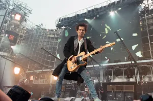 Ronnie Wood of The Rolling Stones in concert at Wembley Stadium. 11th July 1995