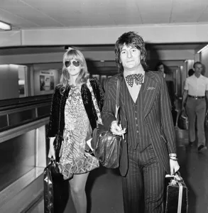 01321 Prints: Ronnie Wood and his wife Krissy at Heathrow Airport for a holiday in Nassau