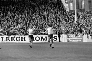 00220 Prints: Rotherham 2 v. Luton 2. April 1982 MF06-38-009 Local Caption Division 2 Football