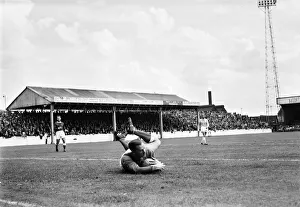 Rotherham United goalkeeper Ron Ironside holds onto the ball after a shit from Wagstaff