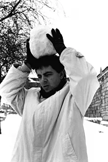 Rowan Atkinson during a flying a visit to Newcastle - having fun in the snow 14 / 01 / 87