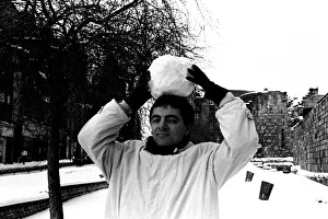 Rowan Atkinson during a flying a visit to Newcastle - having fun in the snow 14 / 01 / 87