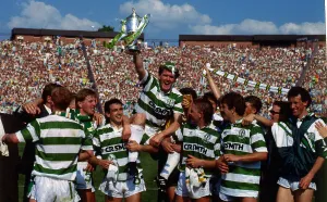 Roy Aitken is held up by team-mates May 1989 sdrscottishcupfinal