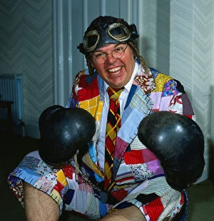Images Dated 1st April 1986: Roy Chubby Brown comedian April 1986 wearing boxing gloves