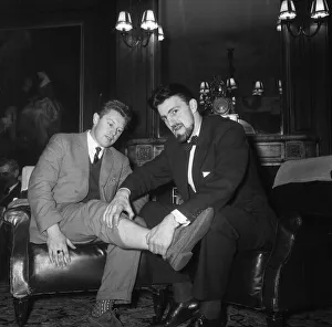 1962 Prints: Roy Dwight reassures new Coventry City boss Jimmy Hill that the leg he broke in the 1959