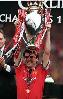 Roy Keane Manchester United Captain May 1999 holding the Premiership Trophy to