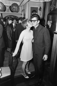 Roy Orbison birthday party. Singer Lulu kisses Roy on the cheek at a party held at Dolce