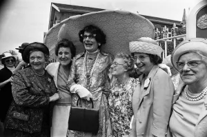 01296 Prints: Royal Ascot, first day. Dame Edna Everage wearing a huge, five foot wide hat