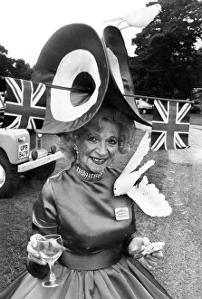 00439 Prints: Royal Ascot Opening Day. The ladies put on their best silk frocks and silliest hats