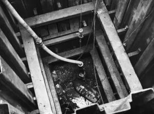 Bombing Prints: Royal Engineers Bomb Disposal Squad defusing a 500KG bomb in Craven Street, Hull