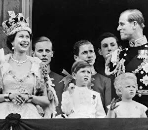 Images Dated 1st April 2015: Royal Family on Balcony at Buckingham Palace, London, pictured after Coronation