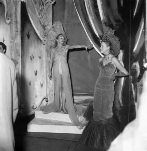 00011 Prints: Royal Film Show Rehearsal Joan Greenwood October 1952 C5245-001