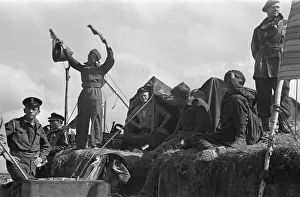 01462 Prints: Royal Naval Division signallers send commands to merchant ships waiting to offload their