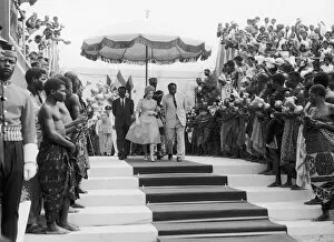 Images Dated 25th August 2011: Royal tour of Ghana 9-20 November 1961. The Queen with President Nkrumah despite