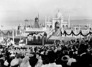 Royal Visit of King George V and Queen Mary to India A large crowd gathered to
