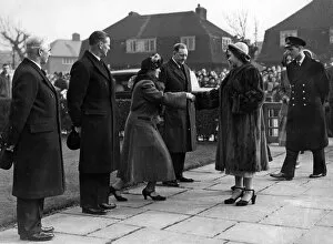 Manchester Collection: Royal visitors at Mitchell Gardens, Wythenshawe. Princess Elizabeth shaking hands with