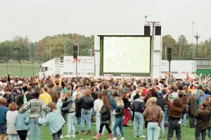 Rugby Fans watching the 1991 Rugby World Cup Final between Australia & England on an
