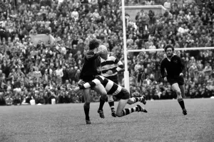 00070 Prints: Rugby Union Middlesex Sevens tournament at Twickenham Wasps in action during one of their