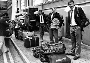 00269 Prints: Rugby World Cup 1987. Paul Thorburn is flanked by Kevin Hopkins (left