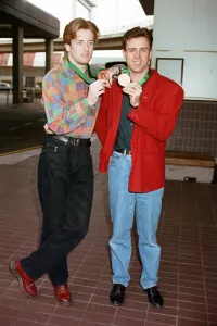 01072 Prints: Runner Tom McKean arrives home from the 1993 IaF World Indoor Championships in Toronto