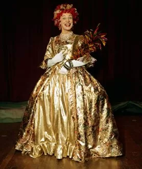 Images Dated 1st December 1973: Russell Hunter as pantomime dame December 1973