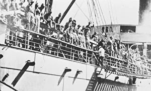00116 Prints: Russian Revolution. British and US troops land at Vladivostok Port