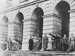 00116 Prints: Russian Revolution. Red Guards at Smolny, St. Petersburg. October 1917