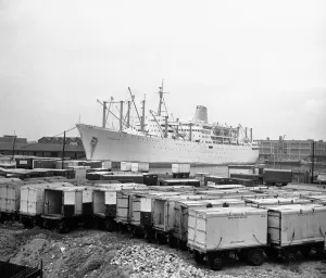 00094 Prints: The S. S. Aragon at Victoria docks in London. 12th June 1962