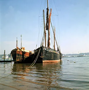 Sailing Barges on the River Thames Ships shipping Barge Boats moored