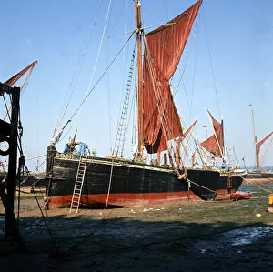 Sailing Barges on the River Thames Ships shipping Barge Boats moored