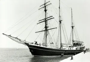 Sailing Prints: The sailing ship Eolus seen here arriving at Portsmouth at the beginning of her around