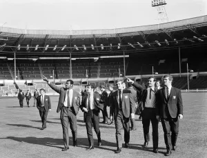 01149 Prints: Salford Red Devils rugby league team members inspect the pitch at Wembley Stadium ahead