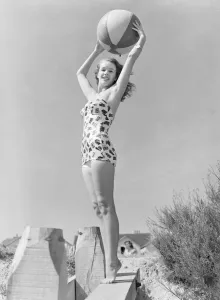 Sally Ann Howes Film Actress at Bognor 3 / 7 / 1949 019041 / 3