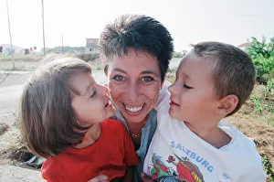 00865 Prints: Sally Becker, British Aid Worker pictured August 1993. Returns to Mostar
