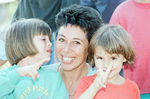 00865 Prints: Sally Becker, British Aid Worker pictured August 1993. Returns to Mostar