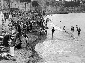 00441 Collection: Saltcoats Beach in Scotland, the children play at High Tide 18th August 1935