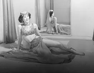 Samia Hakim Algerian Dancing Girl March 1952 C1690 / 1