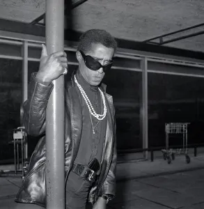 00078 Prints: Sammy Davis Jnr. arriving at LAP. 16th September 1967