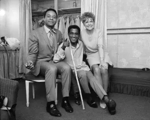 00077 Prints: Sammy Davis Jnr with Gloria de Haven and Lon Satton in her dressing room before the show