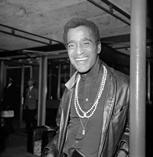 00076 Prints: Sammy Davis Jnr back in London to film Salt and Pepper 16th July 1967. X8688