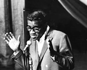 01430 Prints: Sammy Davis Jnr singing during the first televised Royal Variety Show at the Royal