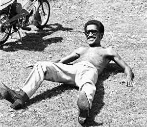 00430 Prints: Sammy Davis Junoir seen here relaxing whilst on location at Eastnor Castle