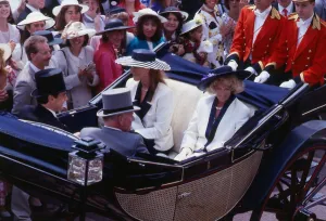 00167 Prints: Sarah Duchess of York June 1989 in a carriage with Princess Michael at Ascot