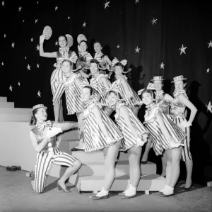 00092 Prints: The Saturday Girls'dance troupe seen here at the ITV Studios in Wood Green