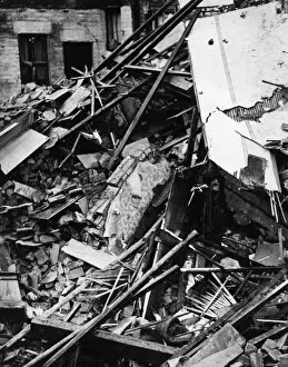 Rubble Collection: Saxony Road, Kensington, Liverpool, bomb damage to rear entrance of working class pub in